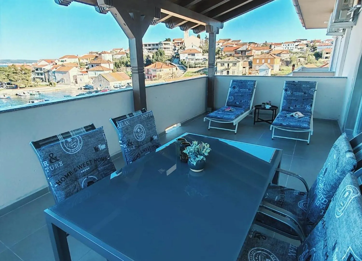 Azure Apartment Kali
